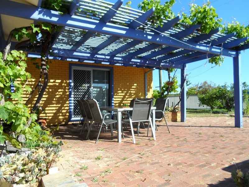 2 Galatea Grove, Two Rocks WA 6037