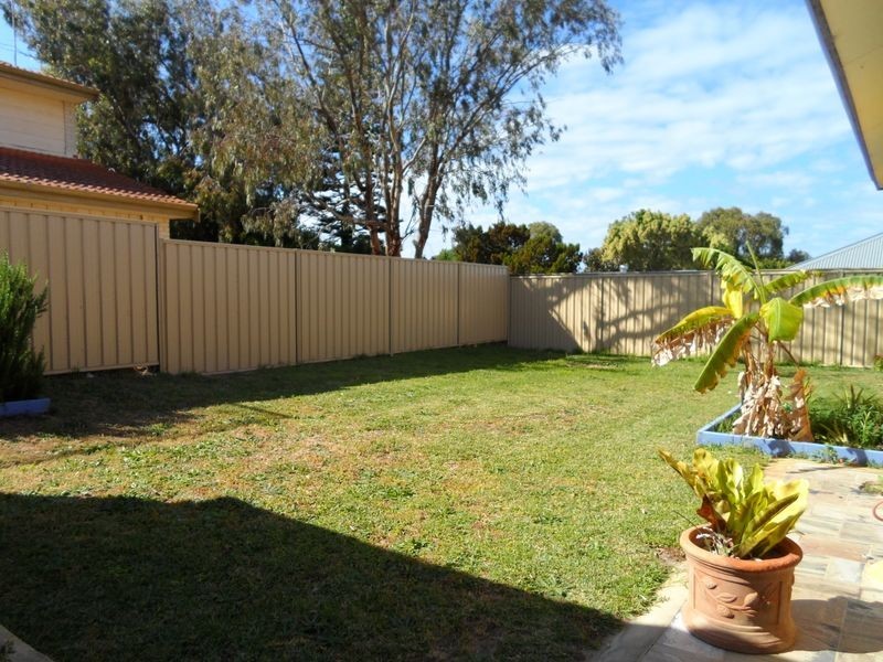 2 Galatea Grove, Two Rocks WA 6037