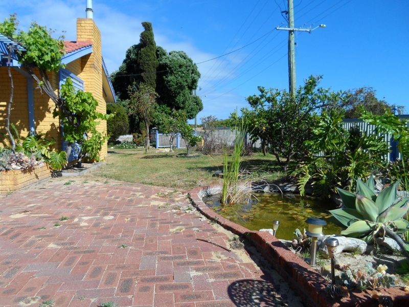 2 Galatea Grove, Two Rocks WA 6037