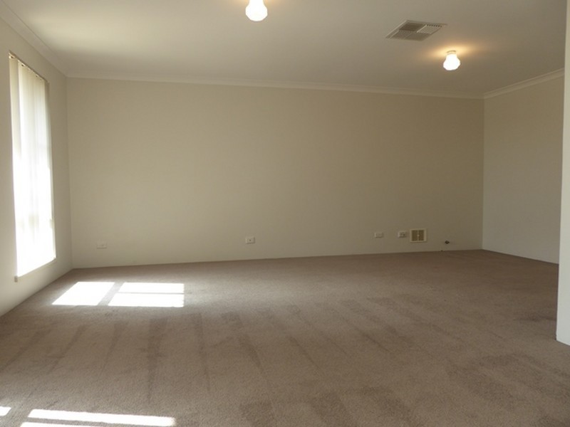 18 Mousehole Crescent, Yanchep WA 6035