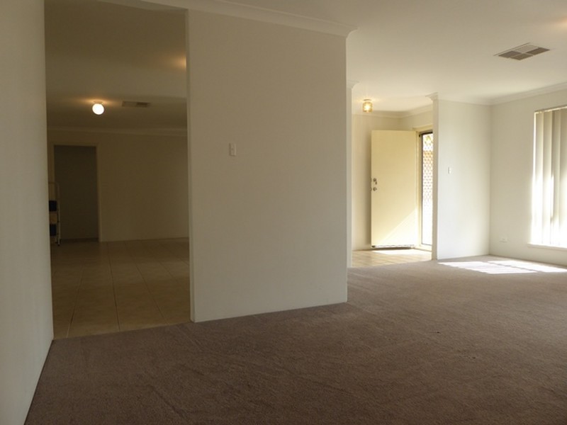 18 Mousehole Crescent, Yanchep WA 6035