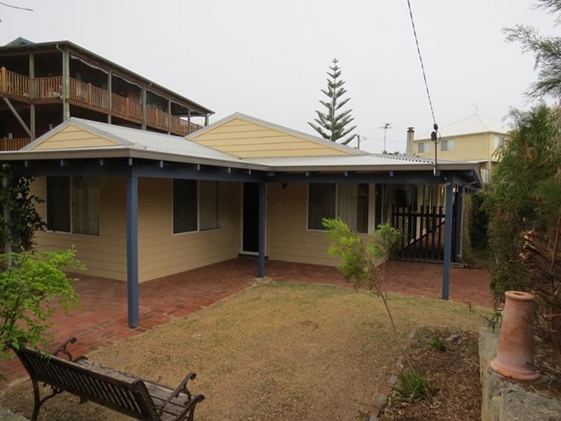 16 Oldham Way, Yanchep WA 6035