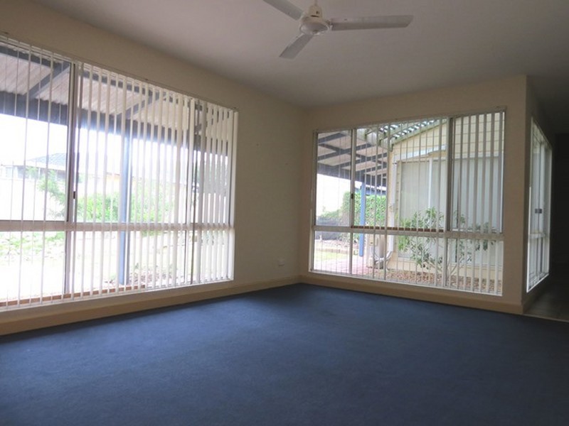 16 Oldham Way, Yanchep WA 6035