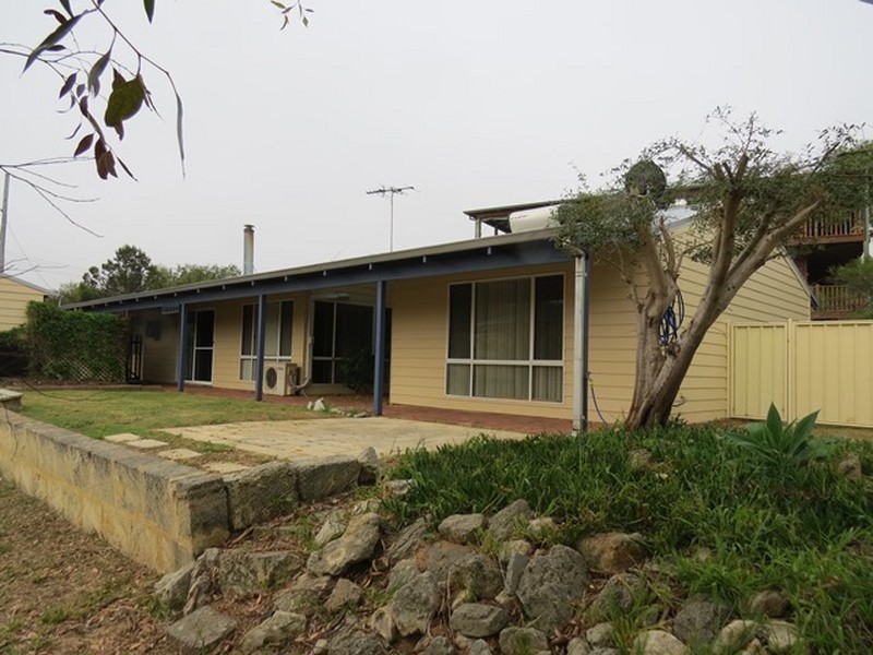 16 Oldham Way, Yanchep WA 6035
