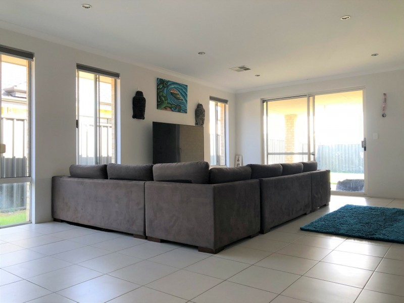 11 Caddy Way, Yanchep WA 6035