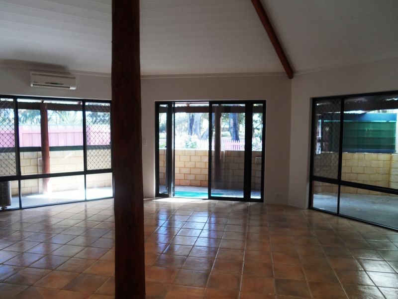 12 Augusta Grove, Yanchep WA 6035