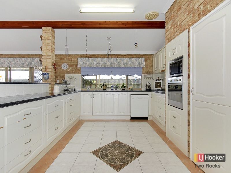 16 Tenggara Avenue, Two Rocks WA 6037