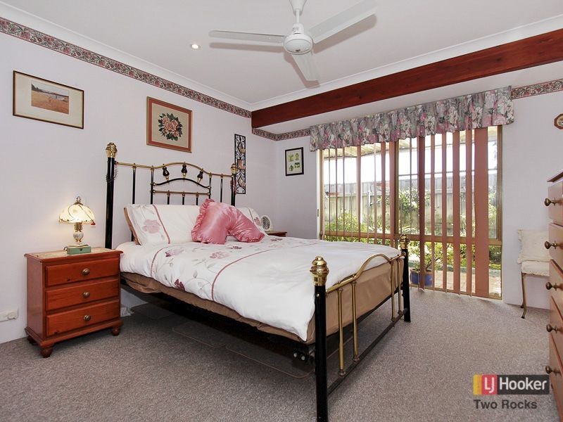 16 Tenggara Avenue, Two Rocks WA 6037