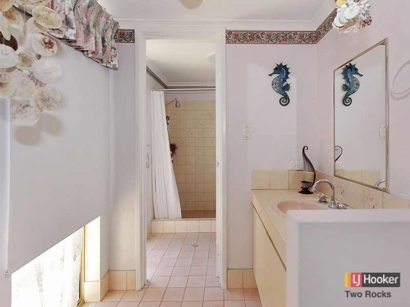 16 Tenggara Avenue, Two Rocks WA 6037