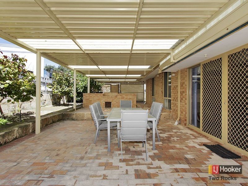 16 Tenggara Avenue, Two Rocks WA 6037