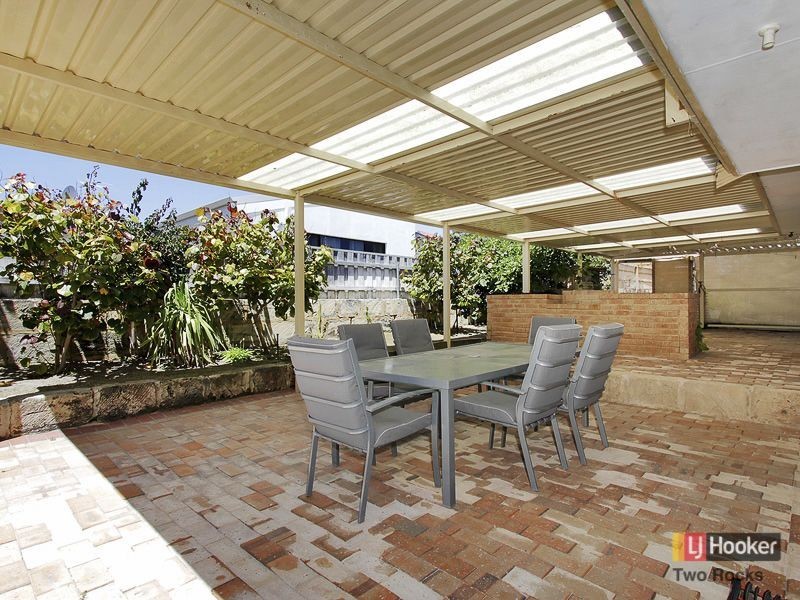 16 Tenggara Avenue, Two Rocks WA 6037