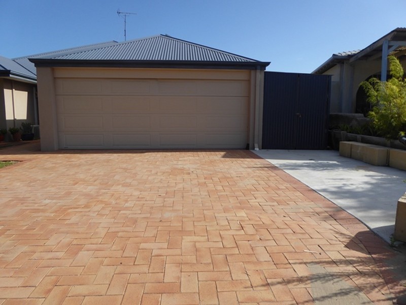 9 Genesta Place, Two Rocks WA 6037