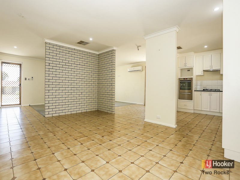 4 Newlyn Place, Yanchep WA 6035