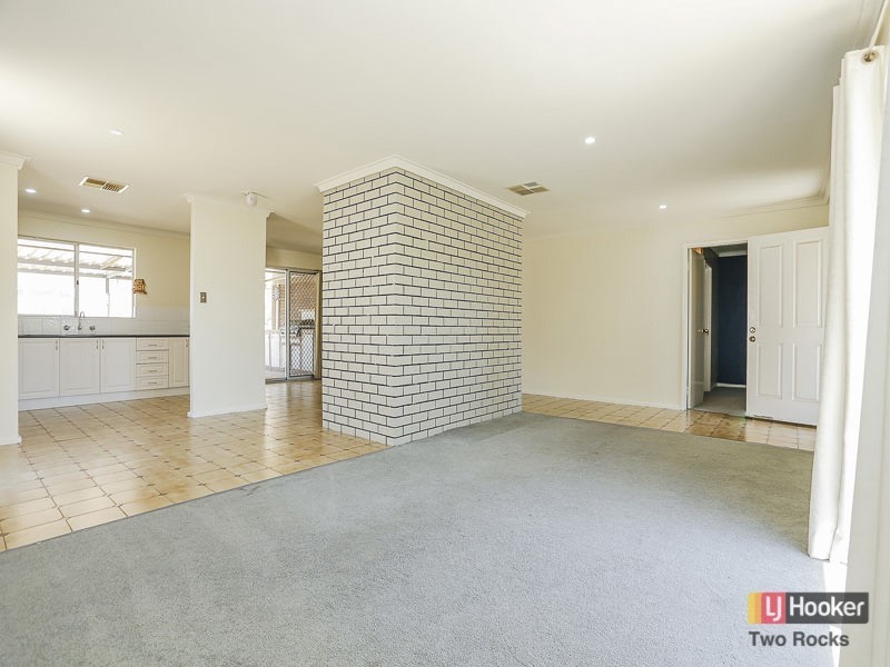 4 Newlyn Place, Yanchep WA 6035