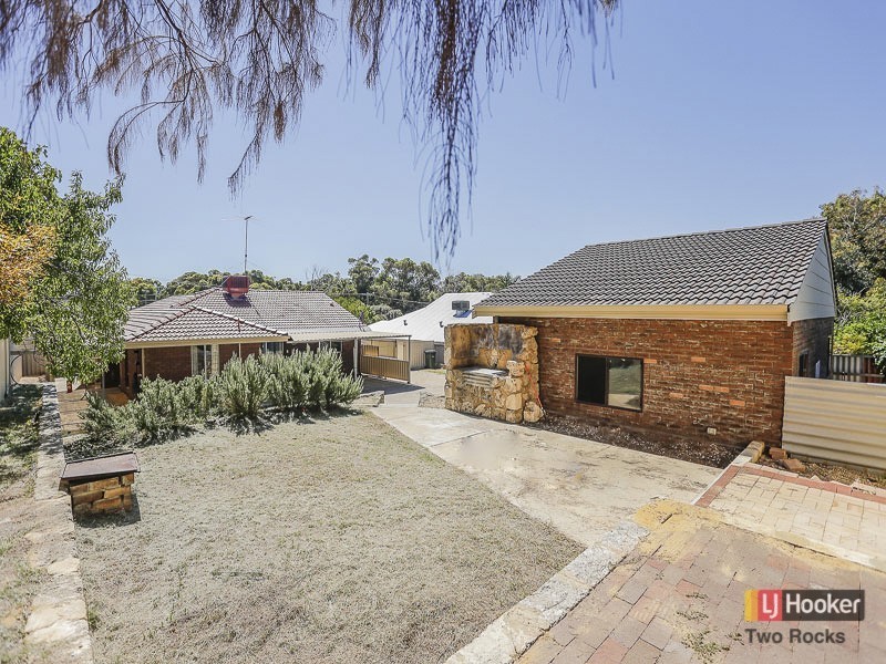 4 Newlyn Place, Yanchep WA 6035