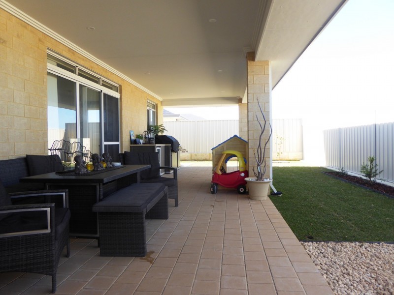 86 Blaxland Avenue, Two Rocks WA 6037