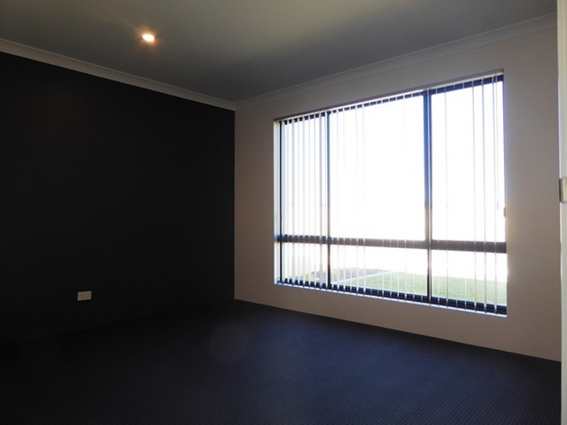 11 Thistle Way, Two Rocks WA 6037