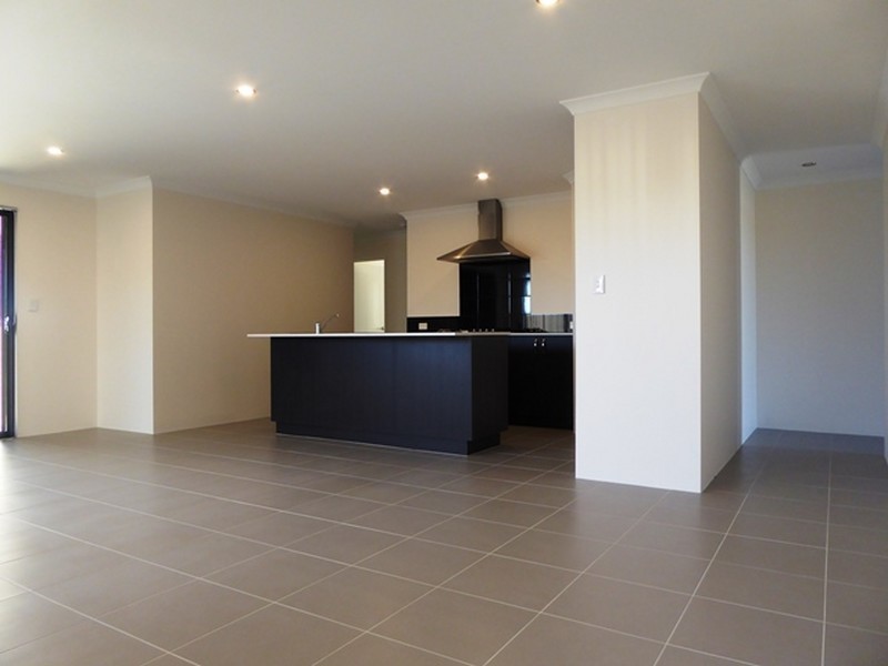 11 Thistle Way, Two Rocks WA 6037