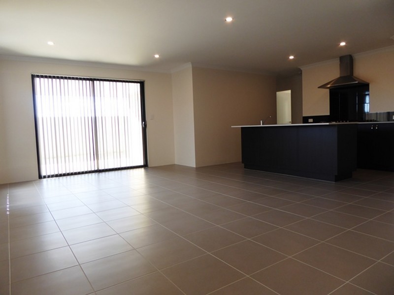 11 Thistle Way, Two Rocks WA 6037