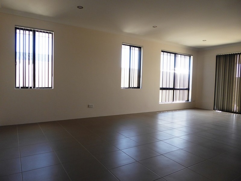 11 Thistle Way, Two Rocks WA 6037