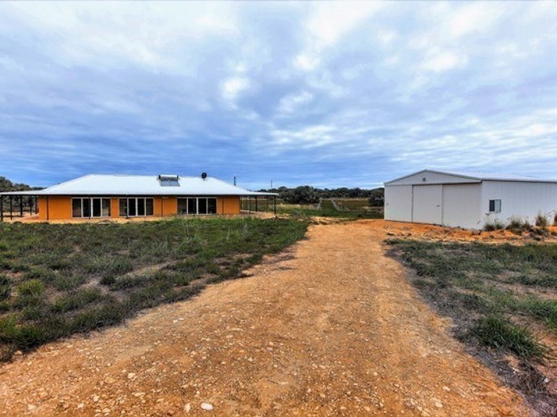 32 Sandal Wood Road, Gabbadah WA 6041