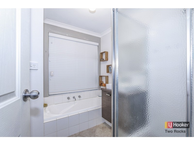 4 St Ives Drive, Yanchep WA 6035