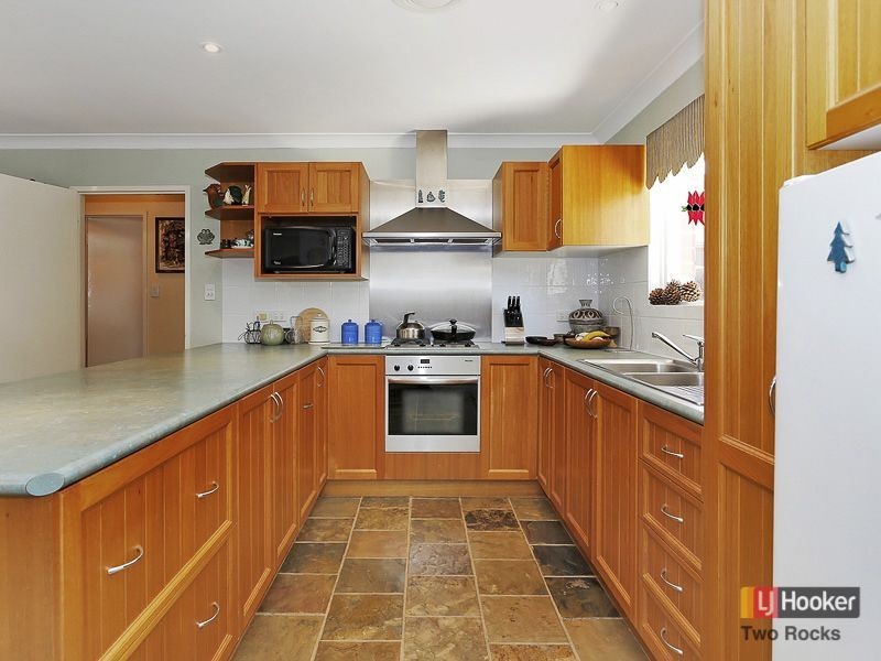 2 Leichhardt Drive, Two Rocks WA 6037