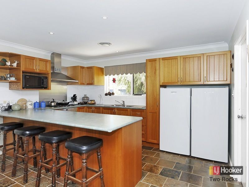 2 Leichhardt Drive, Two Rocks WA 6037