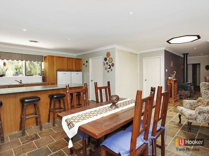 2 Leichhardt Drive, Two Rocks WA 6037