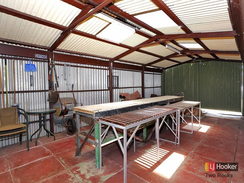 2 Leichhardt Drive, Two Rocks WA 6037