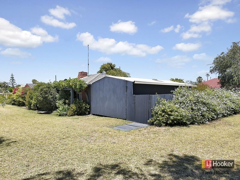 2 Leichhardt Drive, Two Rocks WA 6037