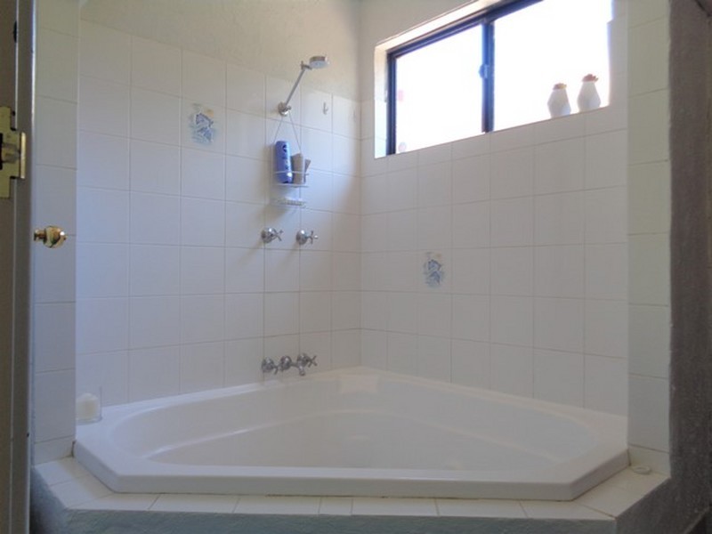 77 Birdwood Drive, Woodridge WA 6041