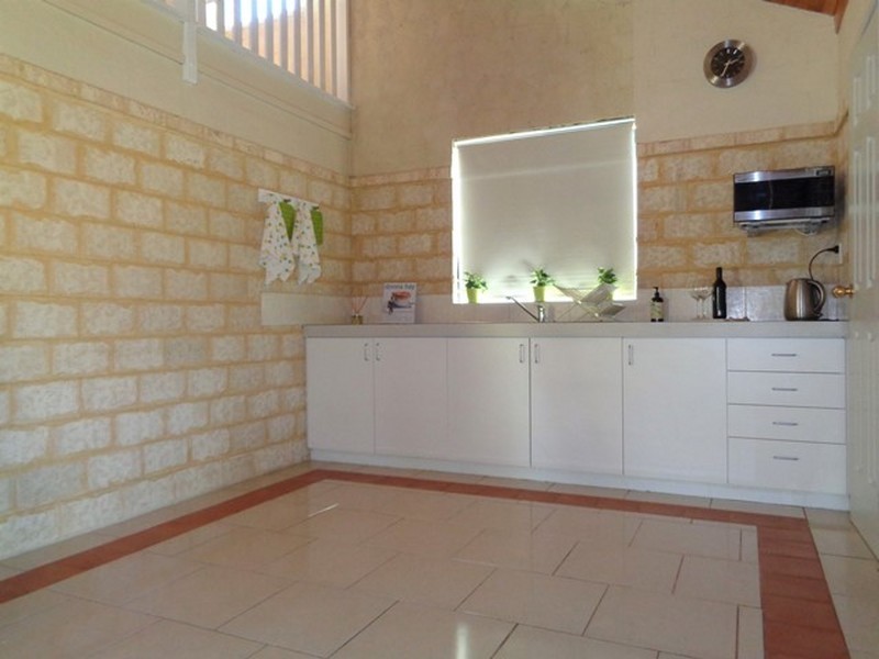 77 Birdwood Drive, Woodridge WA 6041