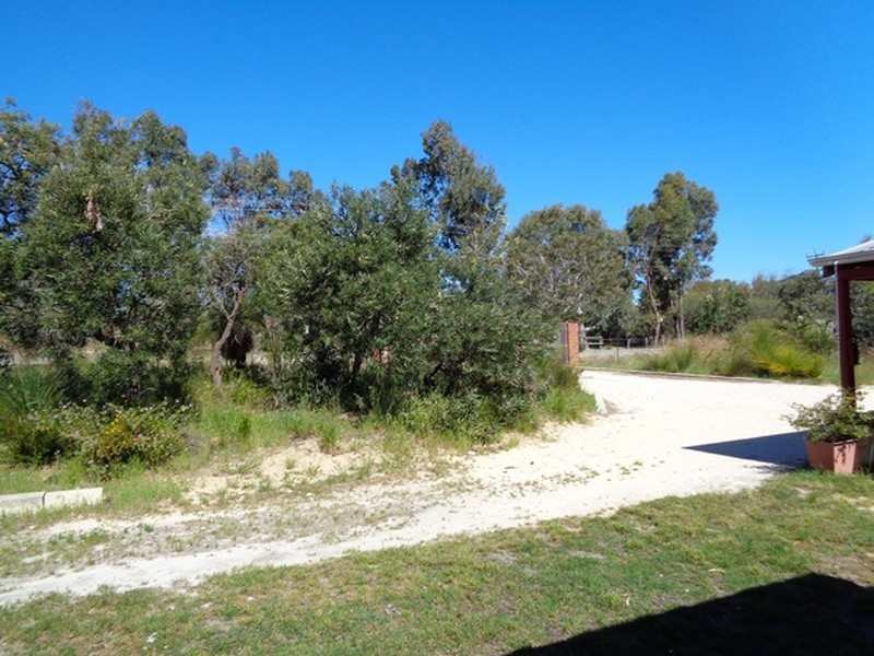 77 Birdwood Drive, Woodridge WA 6041