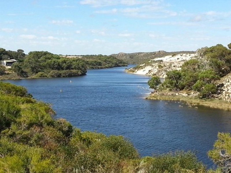 77 Birdwood Drive, Woodridge WA 6041