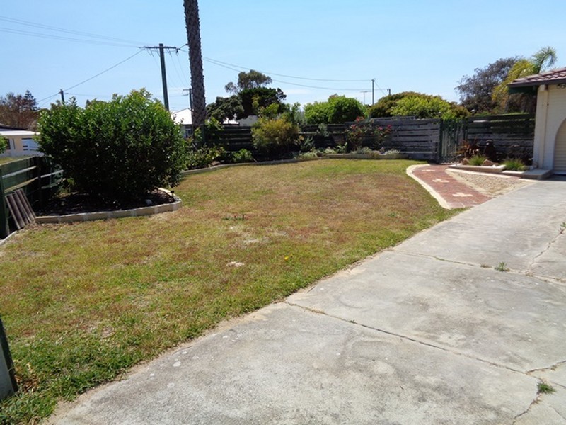 24 Whitfield Drive, Two Rocks WA 6037