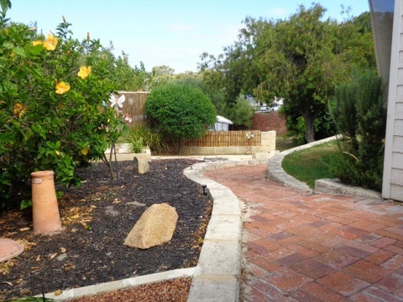 24 Whitfield Drive, Two Rocks WA 6037