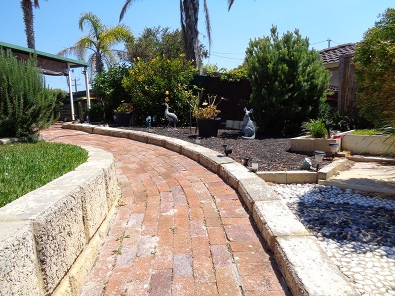 24 Whitfield Drive, Two Rocks WA 6037