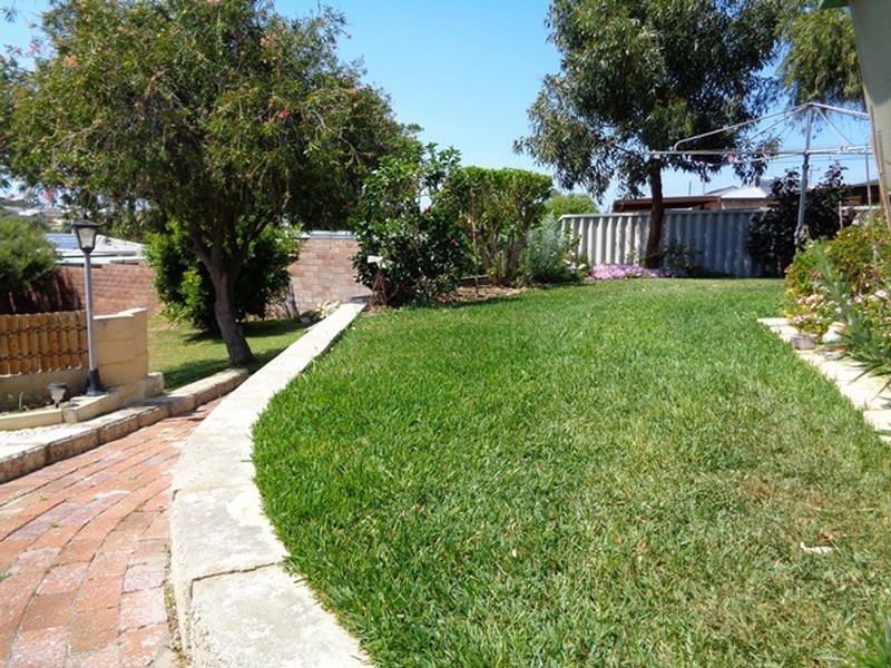 24 Whitfield Drive, Two Rocks WA 6037