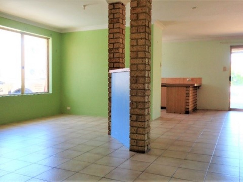 18 Whitfield Drive, Two Rocks WA 6037