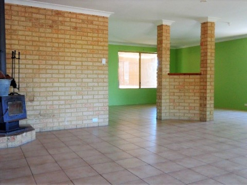 18 Whitfield Drive, Two Rocks WA 6037