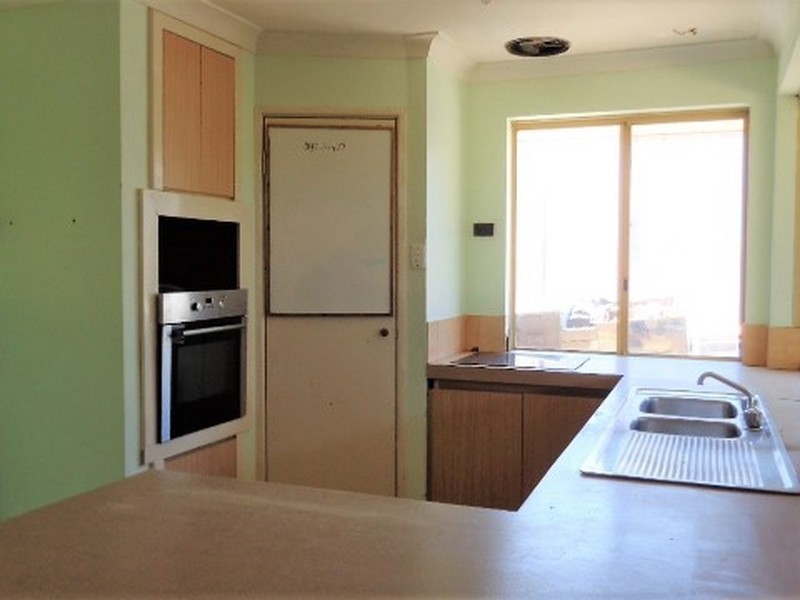 18 Whitfield Drive, Two Rocks WA 6037