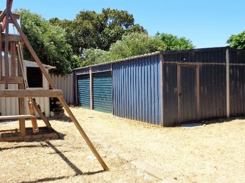 18 Whitfield Drive, Two Rocks WA 6037