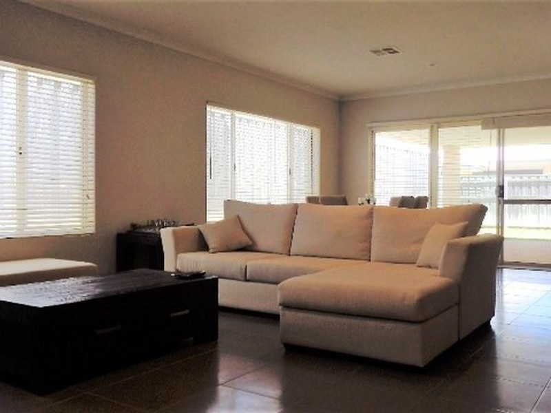 12 Current Street, Yanchep WA 6035