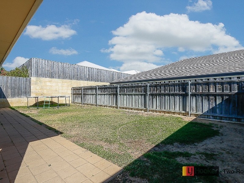 4 Oldsalt Brace, Yanchep WA 6035