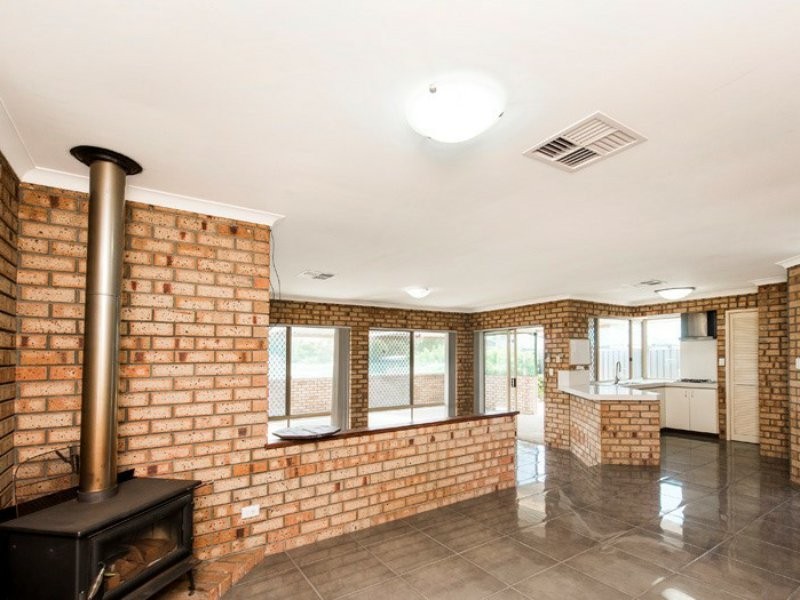 34 Leichhardt Drive, Two Rocks WA 6037