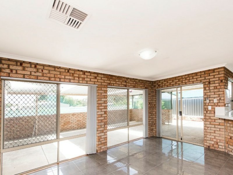 34 Leichhardt Drive, Two Rocks WA 6037