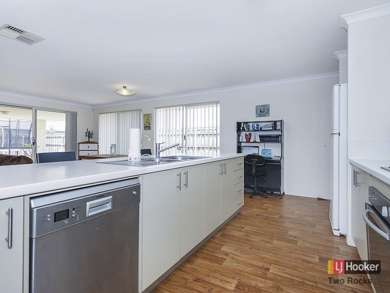 4 Oldsalt Brace, Yanchep WA 6035