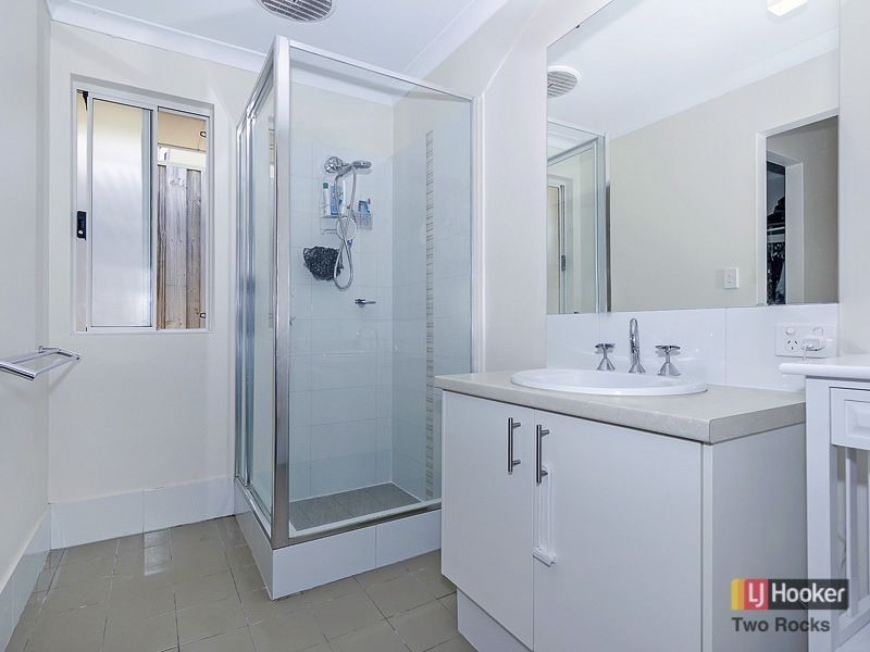 4 Oldsalt Brace, Yanchep WA 6035