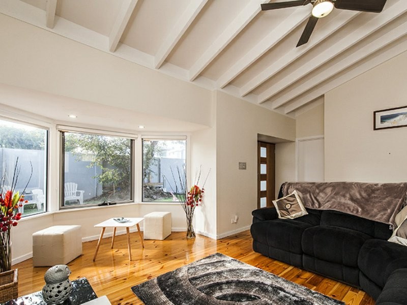 8 Benan Street, Kallaroo WA 6025